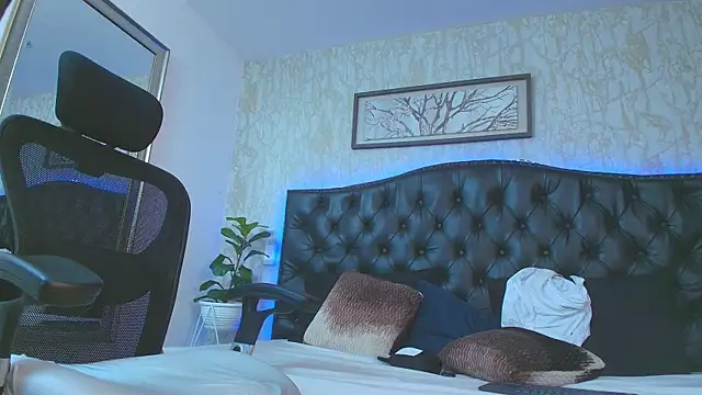 Lander_Cruz: διαδικτυακό σόου στην κάμερα