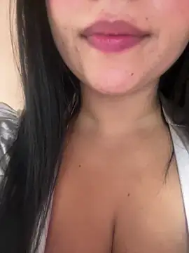 _camilaa Adlı Modelin Canlı XXX Sohbeti