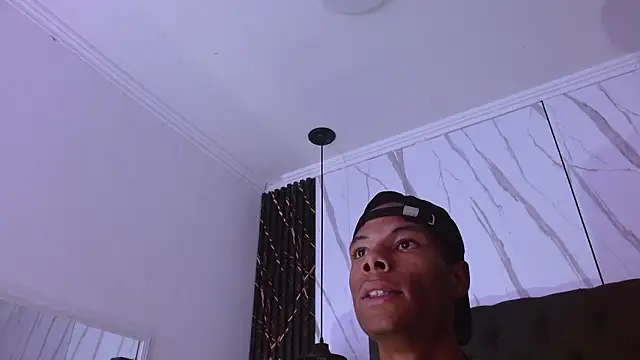 Santiago_Ortiz_: διαδικτυακό σόου στην κάμερα