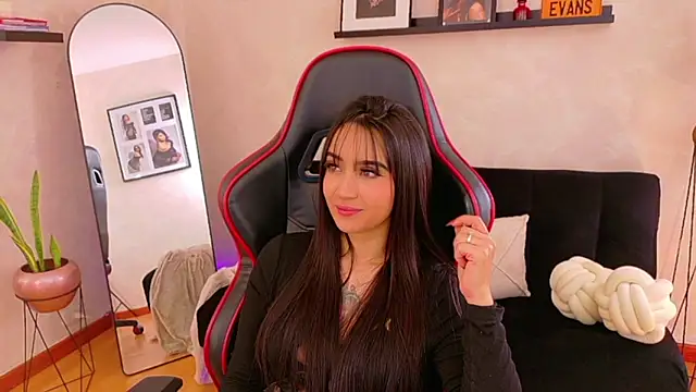 Онлайн чат XXX EmmyEvans1