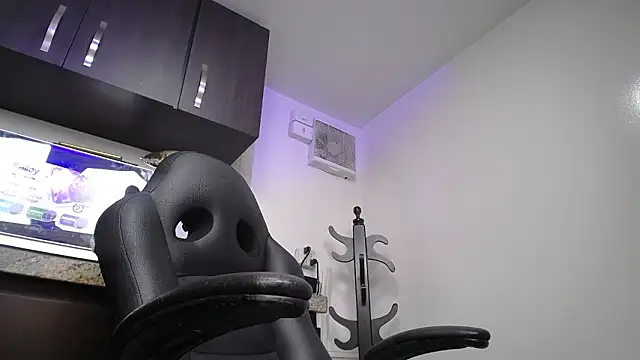 iniyalaboni élő XXX-chatje