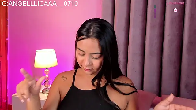Little_Angelica18 Adlı Modelin Canlı XXX Sohbeti