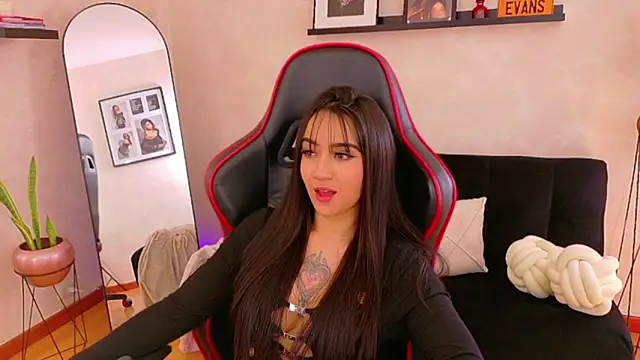 EmmyEvans1's Live XXX Chat