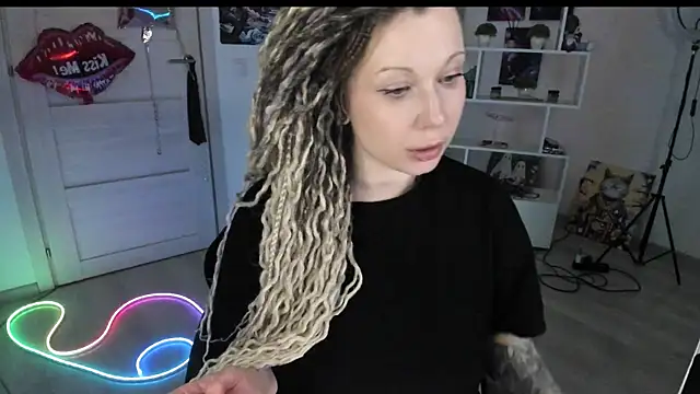 Chatroom XXX en direct de HoneySallyMoore