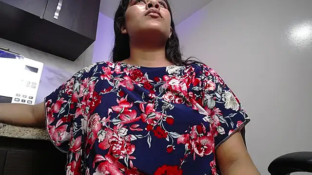 iniyalaboni live XXX chat