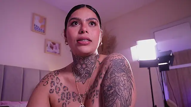 แชท XXX สดของ curvyliciousss