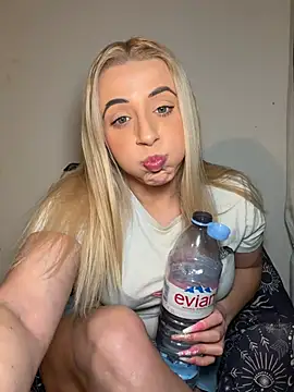 Strongqueen élő XXX-chatje