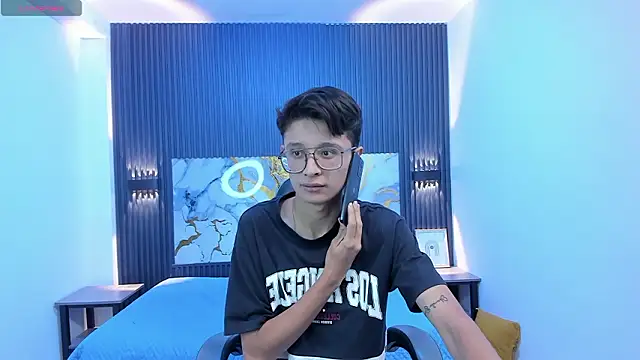 SantiagoRusso18のライブXXXチャット