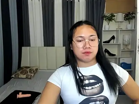 TsUncutKaren's Live XXX Chat