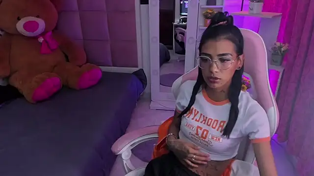 KarlaSlutSkinny__ Live XXX-chat