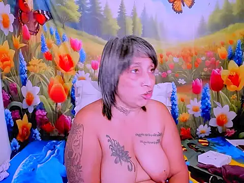 indianroxy Adlı Modelin Canlı XXX Sohbeti