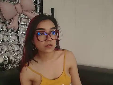 lala_cherry élő XXX-chatje