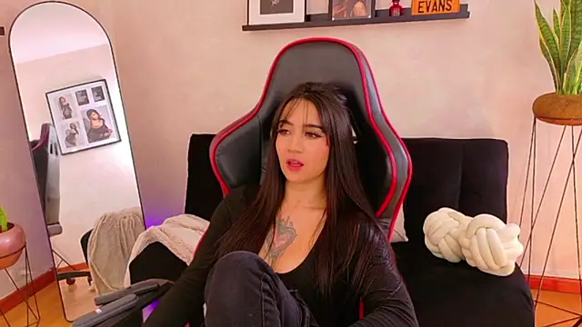 EmmyEvans1 Live XXX-Chat