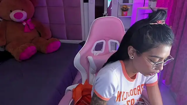 Czat XXX na żywo – KarlaSlutSkinny__