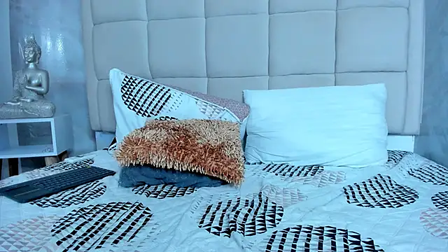 Hecatee_77 Live XXX Chat