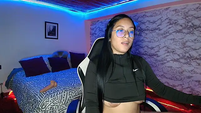 Camila_IRoose Chat XXX in diretta