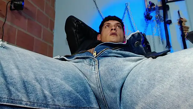 dom2travelersss Show Webcam