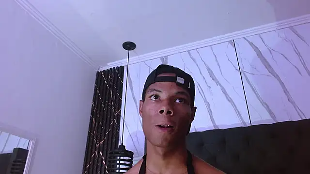 แชท XXX สดของ Santiago_Ortiz_