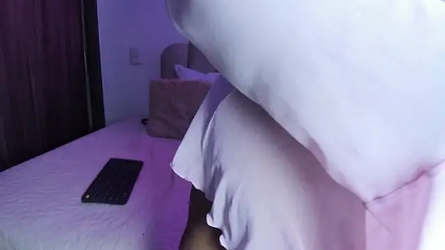 Chatroom XXX en direct de NaomiAsha