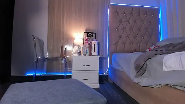 Maddyluxe 网络视讯表演