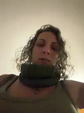 cumguzzler143's Webcam Show