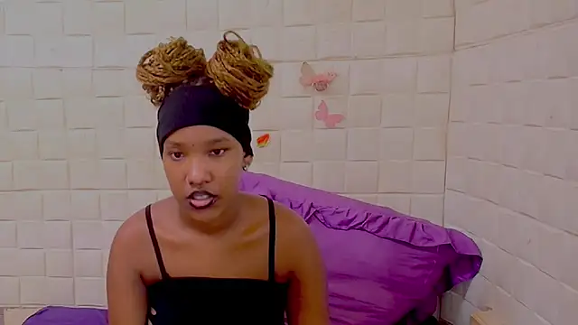 EroticSexyPrada Adlı Modelin Canlı XXX Sohbeti