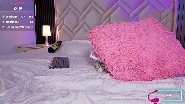 MiaaFarrel Adlı Modelin Canlı XXX Sohbeti