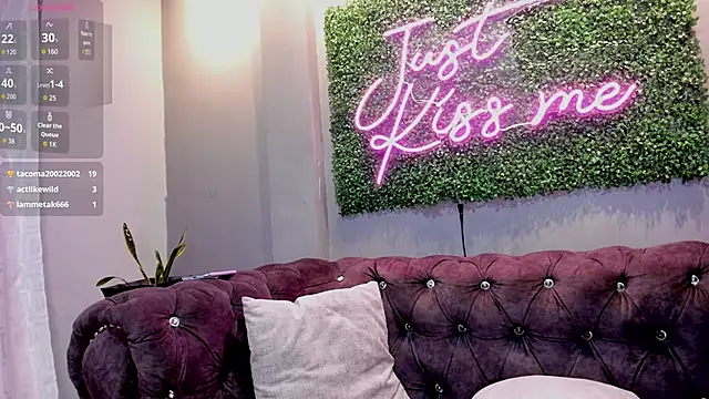 danielebeck Adlı Modelin Canlı XXX Sohbeti