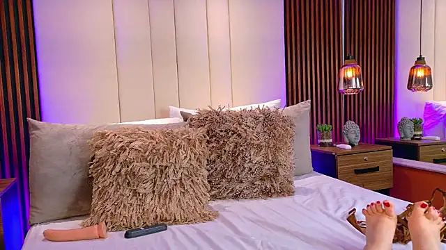 BellaConti1 即時 XXX 聊天