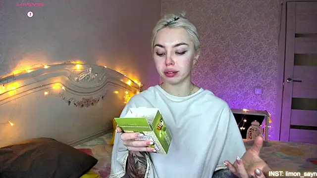 LillyMoure_ Chat XXX in diretta