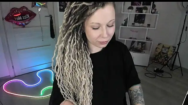 HoneySallyMoore's Live XXX Chat