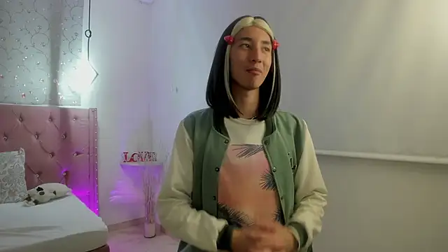 loverisu-coral: διαδικτυακό σόου στην κάμερα