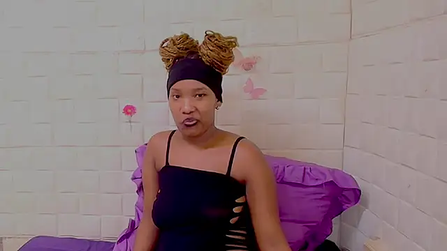 EroticSexyPrada élő XXX-chatje