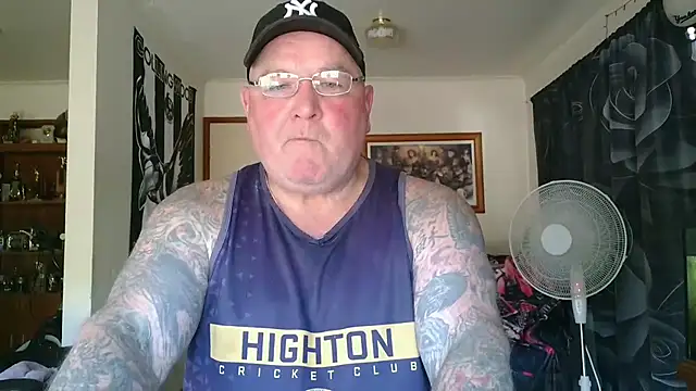 KINKYBLUEYES69 Show in webcam