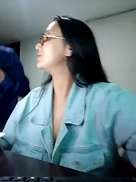 Esmeralda333 现场XXX聊天