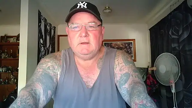 KINKYBLUEYES69 Show Webcam