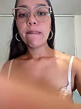 Andrea-Queen Adlı Modelin Canlı XXX Sohbeti