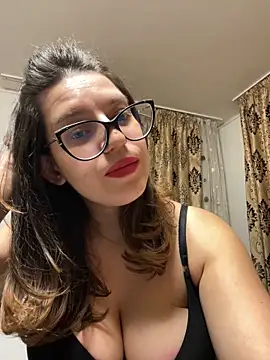 NadiraNoor – Naživo XXX chat