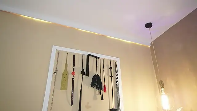 Chat +18 de CanelaHotx ao vivo