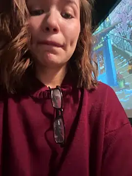 MilliDoll: απευθείας συνομιλία ΧΧΧ