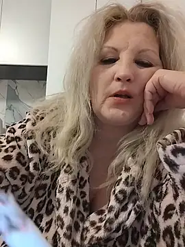 Divineblond – Naživo XXX chat