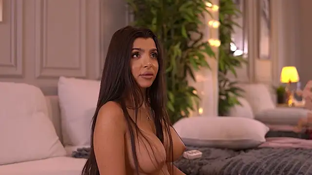 NicoleCellini Adlı Modelin Canlı XXX Sohbeti