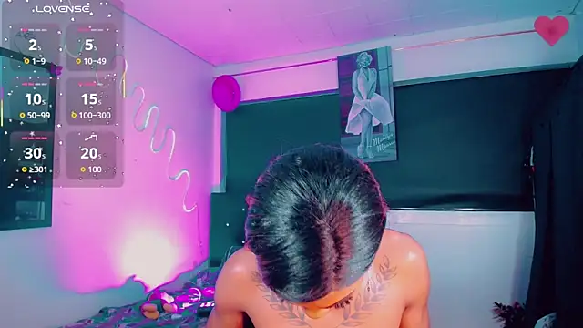 Kendall_hornyy Show in webcam