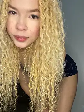 loirinha_atrevida Show in webcam