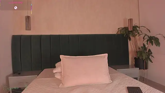 Chat +18 de Giselle_royy ao vivo