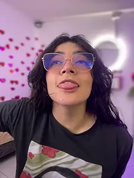 Czat XXX na żywo – Lia_flowers