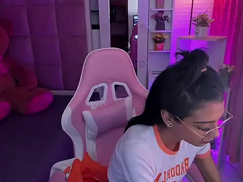 KarlaSlutSkinny__ Chat XXX in diretta