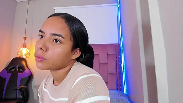 Chat XXX ao vivo de Roxy_Stonee