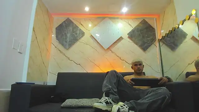 Latins_on_fire – webcam-show