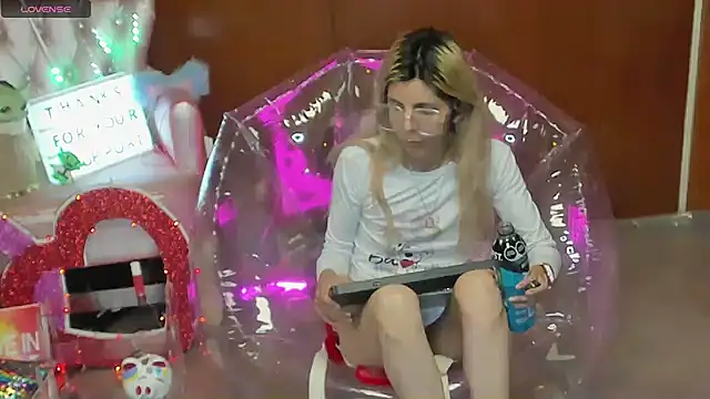 Skinygirl 现场XXX聊天